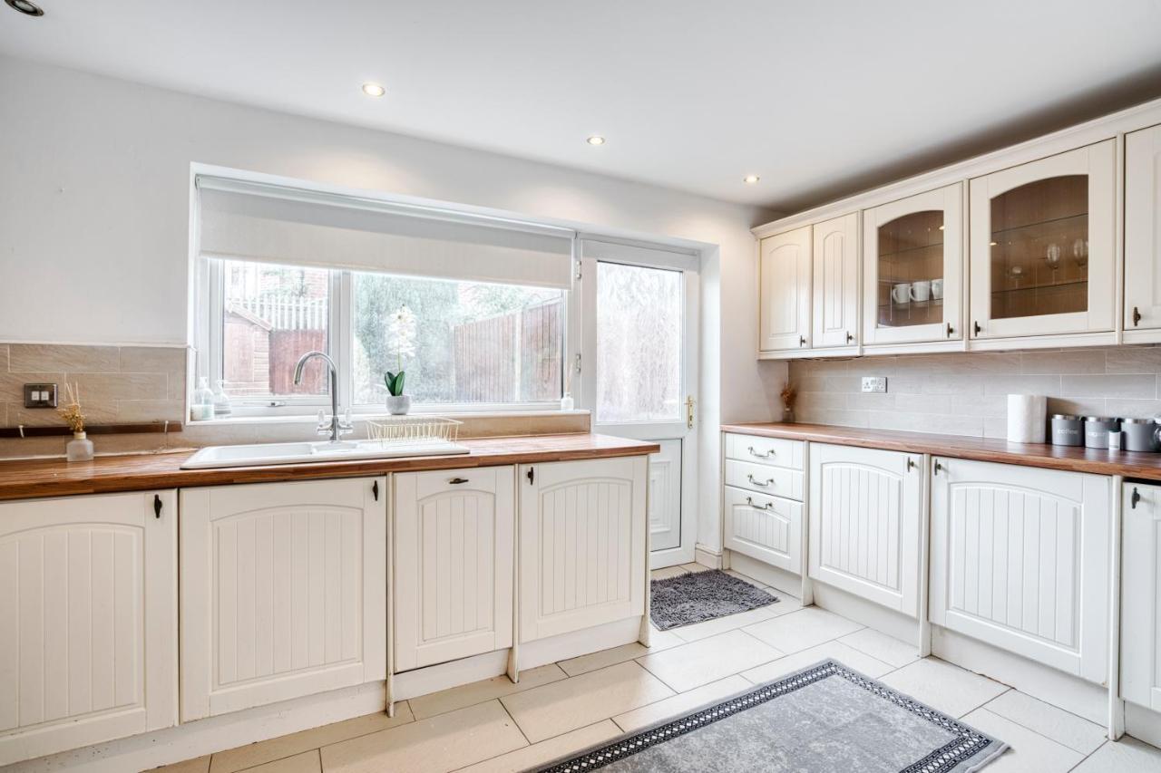 Liverpool Home With Free Parking West Derby Exterior foto